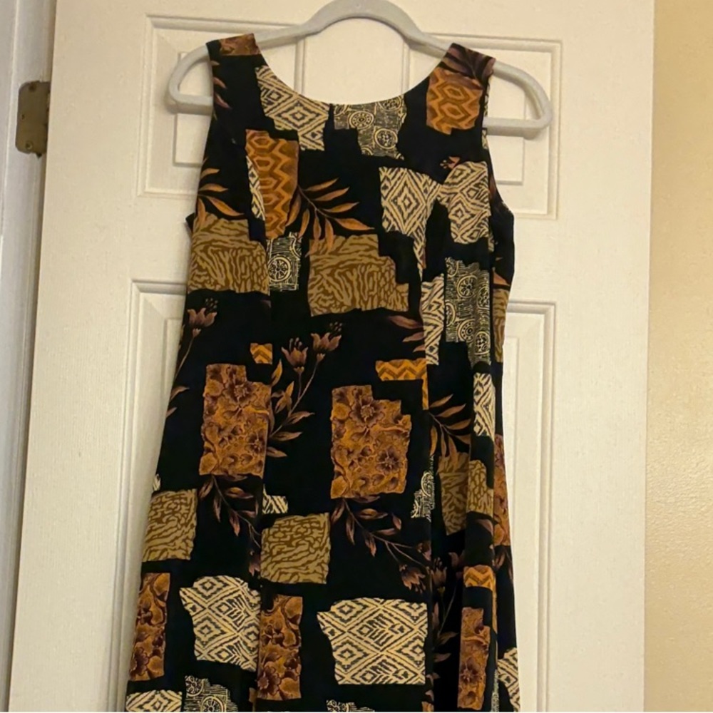 Elegant Black and Gold Patterned Dress